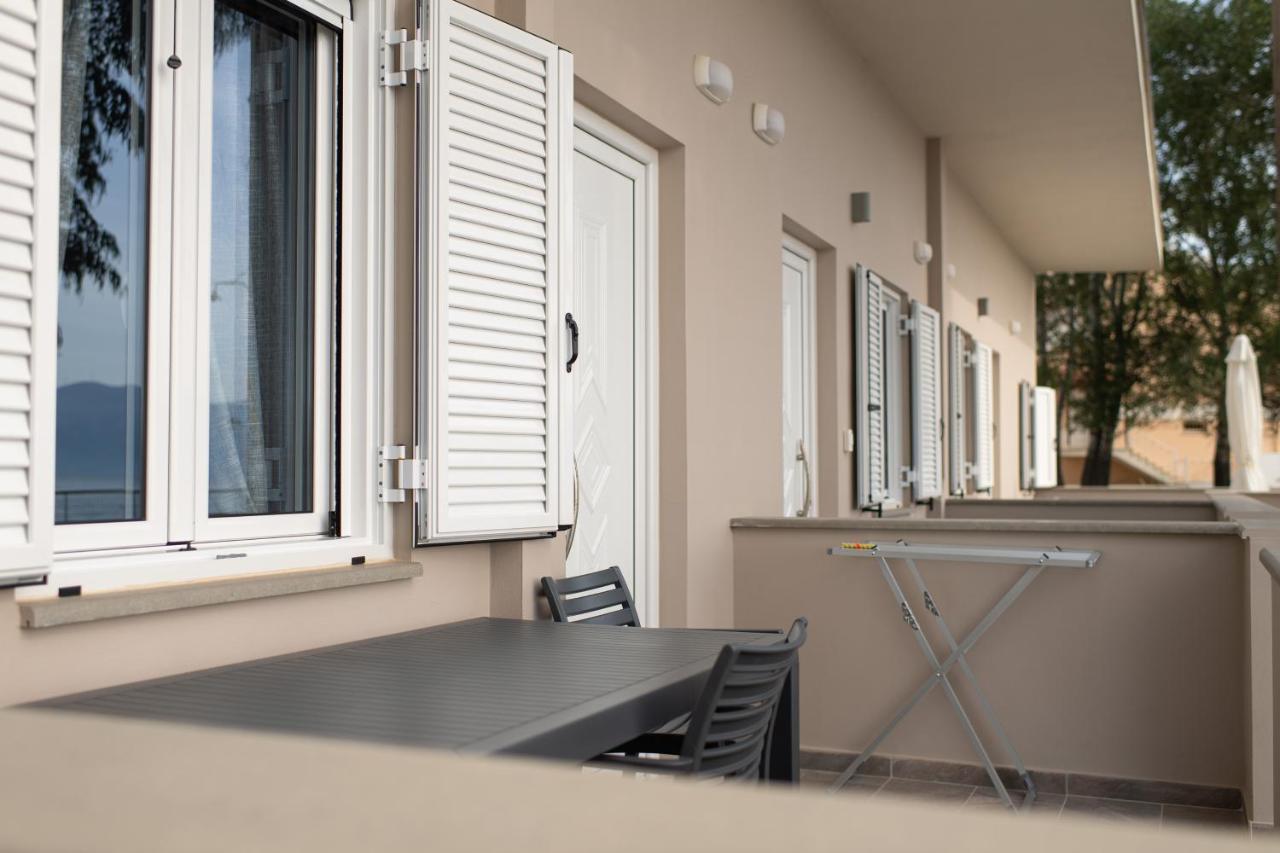 Loggos Apartments Longos  Luaran gambar